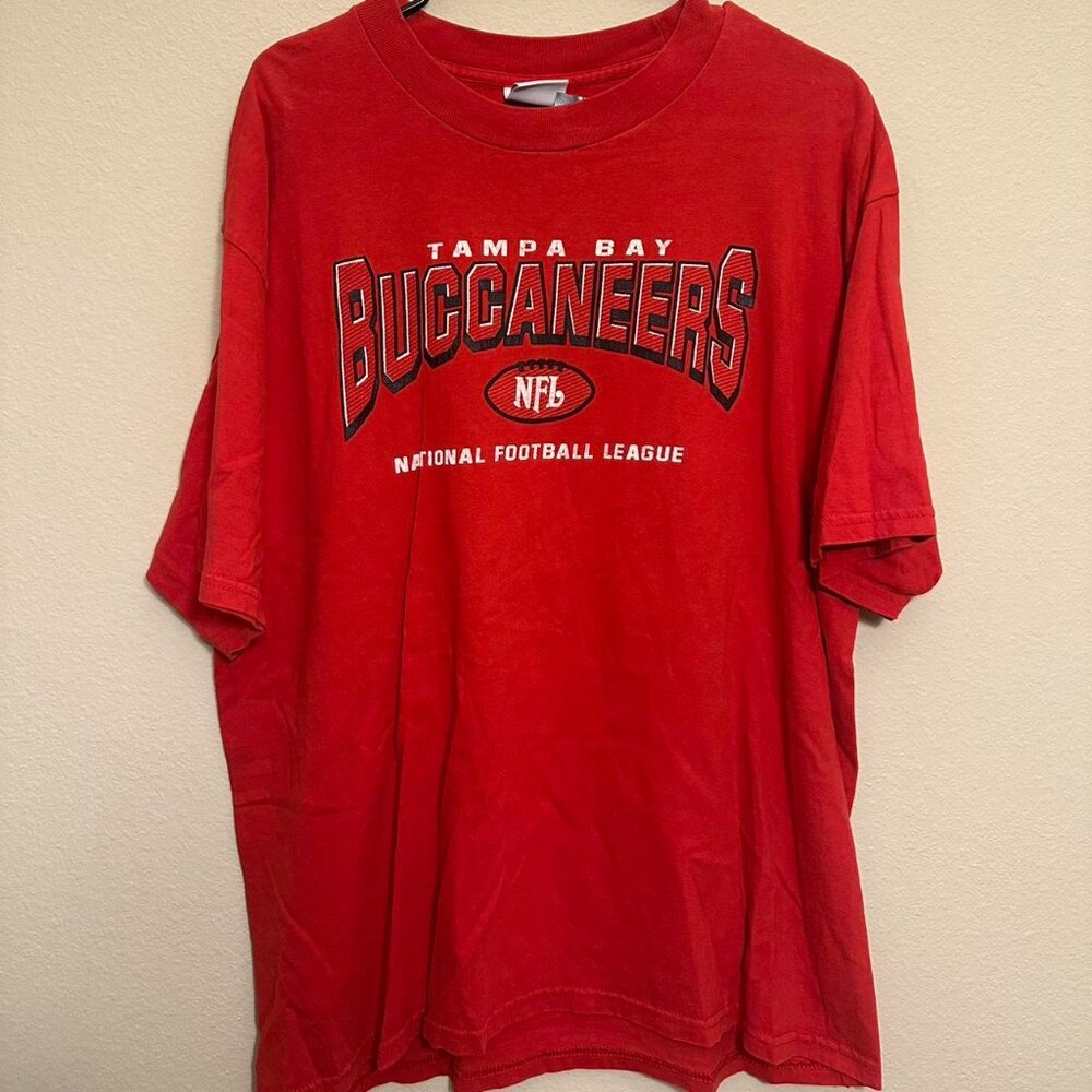 Vintage Tampa Bay Buccaneers NFL Red Tee